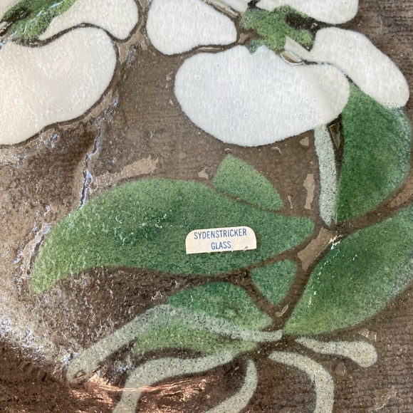 Pair of Vintage Sydenstricker White Floral Fused Glass Ruffled Edge Plates - Picture 8 of 9